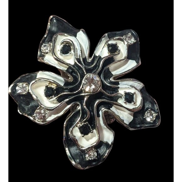 Chunky Floral Black And White Stretch Statement Ring Size 6 1/2 - Picture 9 of 16